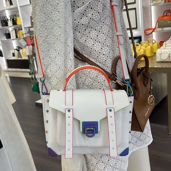 MICHAEL KORS
Manhattan Medium Contrast-Trim Leather Satchel
35H1TNCS8L
Optic Wht - Picture 5 of 16